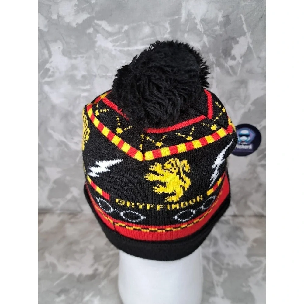 Harry Potter Hogwarts House Gryffindor Crest Pom Cuff Beanie Toque Lightning